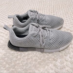 Nobull mesh runners, mens 10.5, women 12